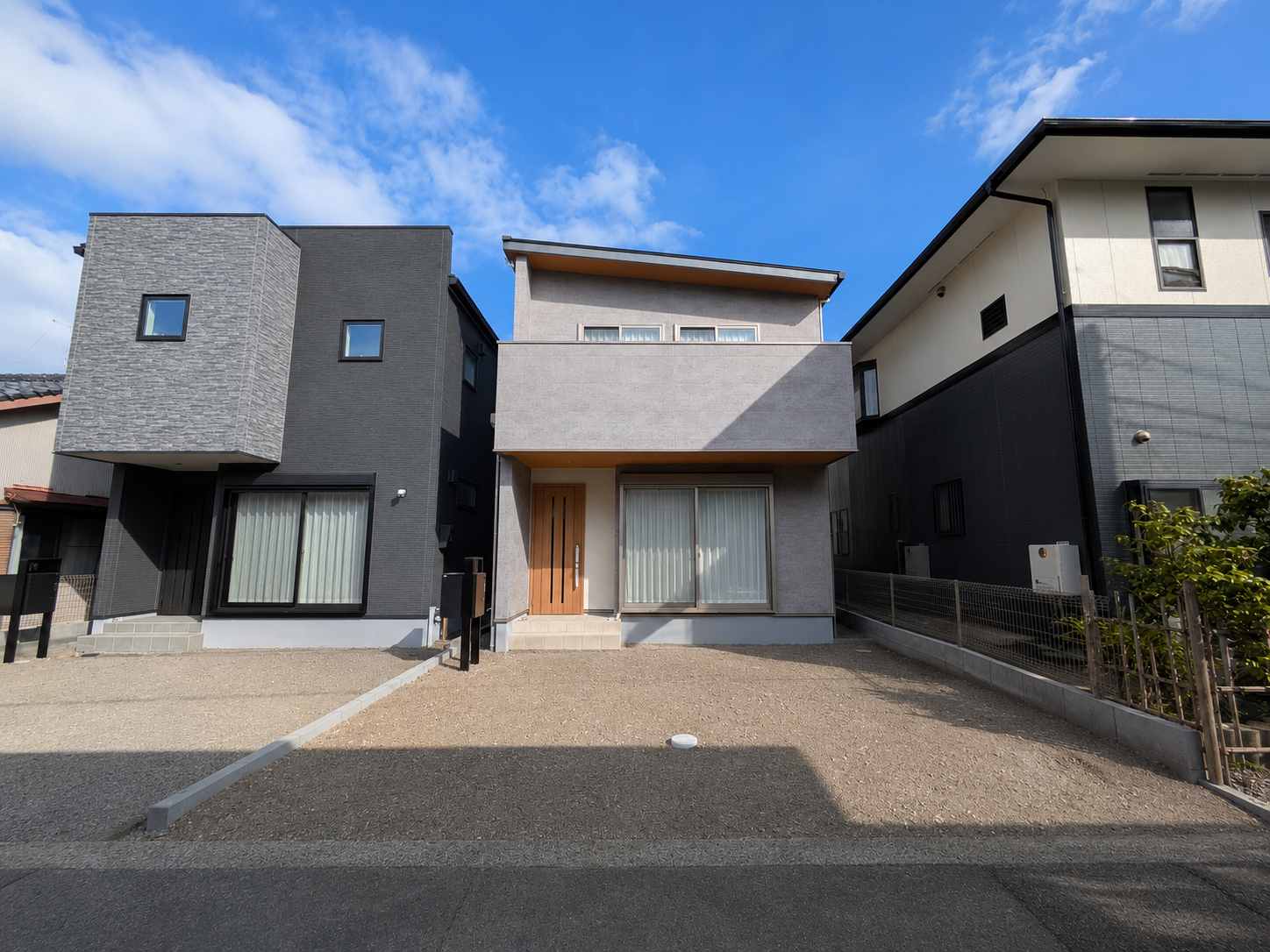静岡市駿河区　石田1丁目のデザイナーズハウスが完成しました。販売中！残り1棟【残り1棟！イオンスクエアまで徒歩4府、小学校も5分、生活便利な地域】 イメージ